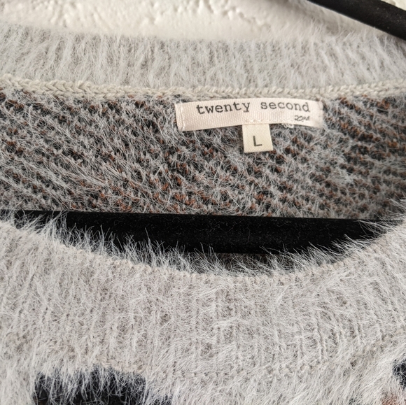 twenty second Oversized Animal Print Sweater - Picture 3 of 8